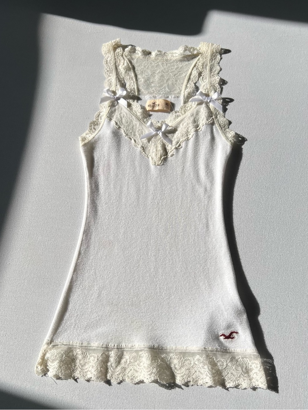Y2K Hollister Super Rare White Lace Razorback Tank Top Satin Ribbon Bows Cami